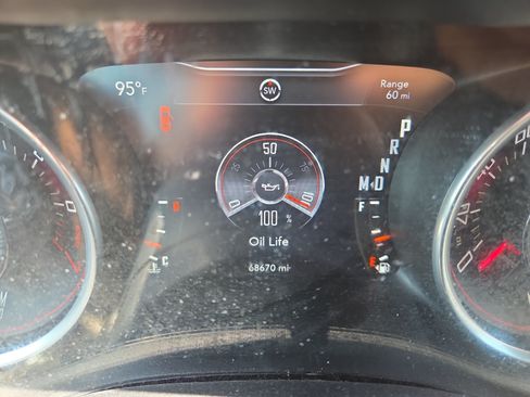 Used 2016 Dodge Challenger SXT w/ Driver Convenience Group RWD image 12