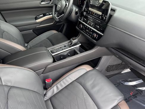 New 2025 Nissan Pathfinder Platinum w/ Lighting Package (N92) image 19