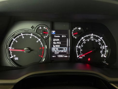 Used 2022 Toyota 4Runner SR5 Premium w/ Moonroof Package RWD image 16