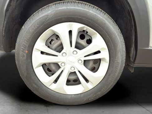 Certified 2024 Chevrolet Trax LS w/ Driver Confidence Package image 29