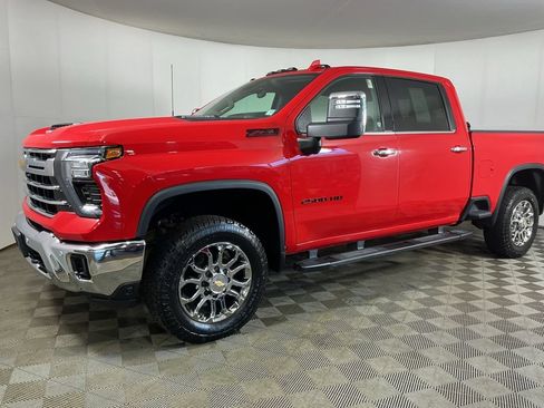 Used 2024 Chevrolet Silverado 2500 LTZ w/ LTZ Convenience Package AWD/4WD image 4