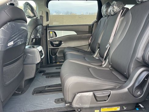 New 2026 Kia Carnival SX w/ SX Dark Edition Package FWD image 14