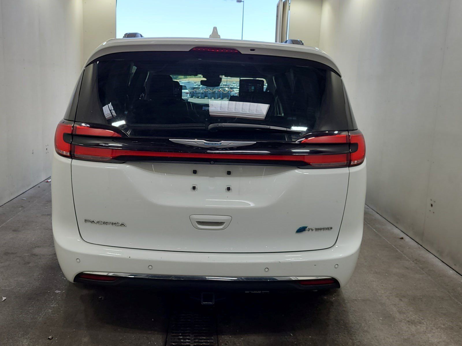 Used 2021 Chrysler Pacifica Limited w/ Uconnect Theater Family Group FWD image 5