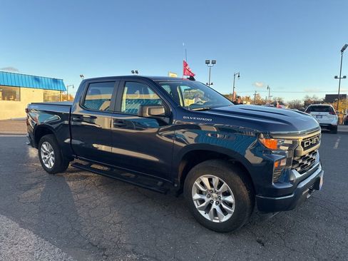 Used 2023 Chevrolet Silverado 1500 Custom image 5