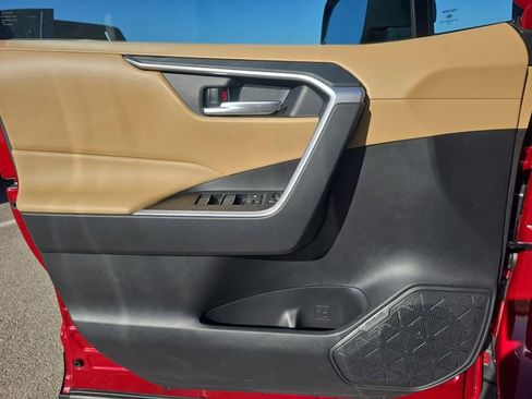 Used 2025 Toyota RAV4 XLE Premium image 27