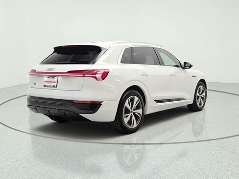 Used 2024 Audi Q8 e-tron Premium Plus AWD/4WD image 5