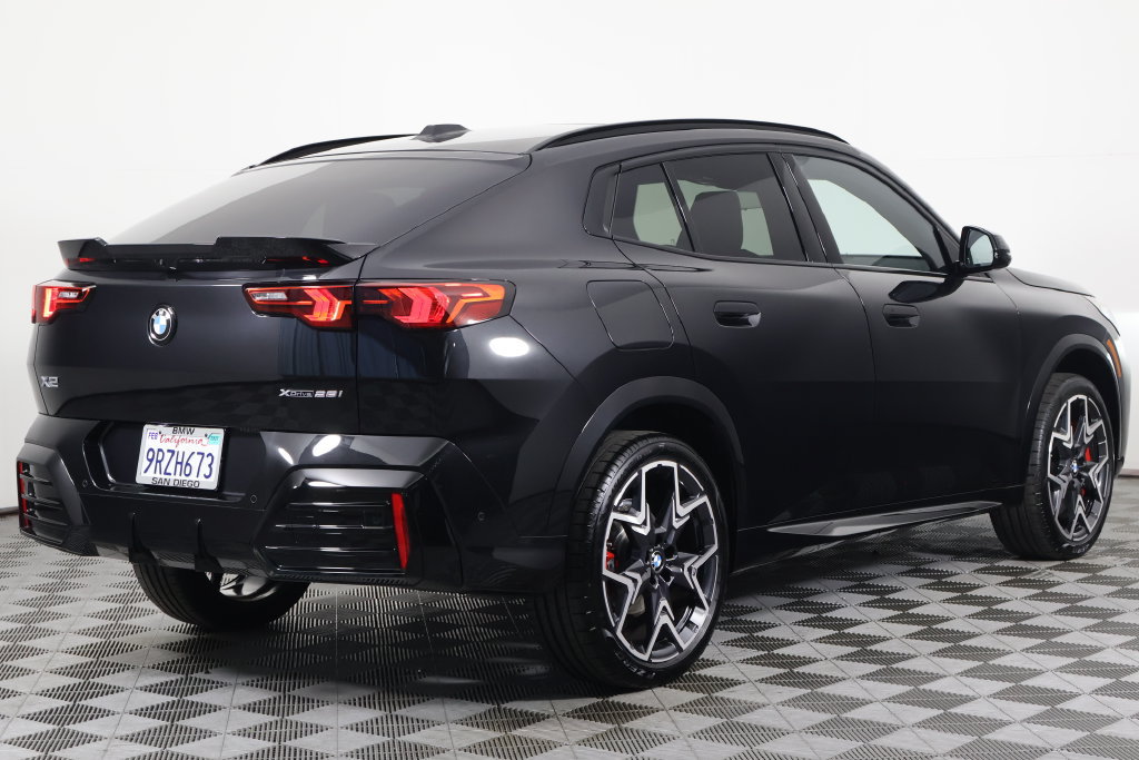 Used 2025 BMW X2 xDrive28i w/ Technology Package AWD/4WD image 4