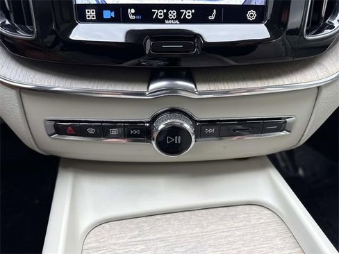 Used 2022 Volvo XC60 B5 Inscription w/ Advanced Package image 21