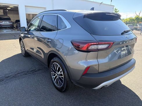 Used 2025 Ford Escape SE FWD image 3
