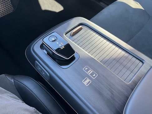 Used 2023 Nissan Ariya AWD image 23