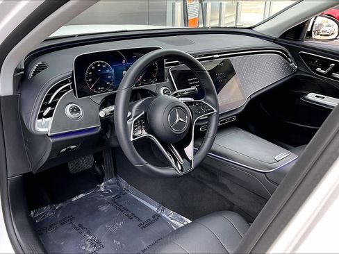 Used 2025 Mercedes-Benz E 350 4MATIC Sedan image 17