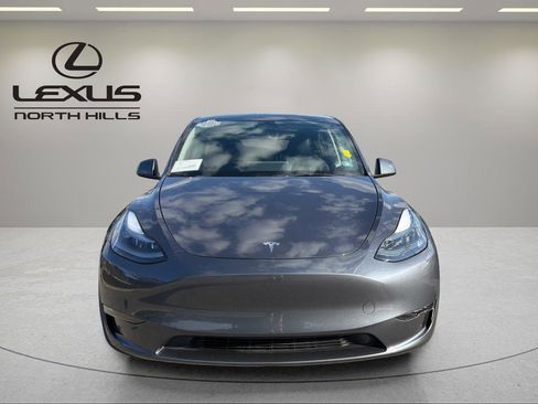 Used 2023 Tesla Model Y Long Range image 2