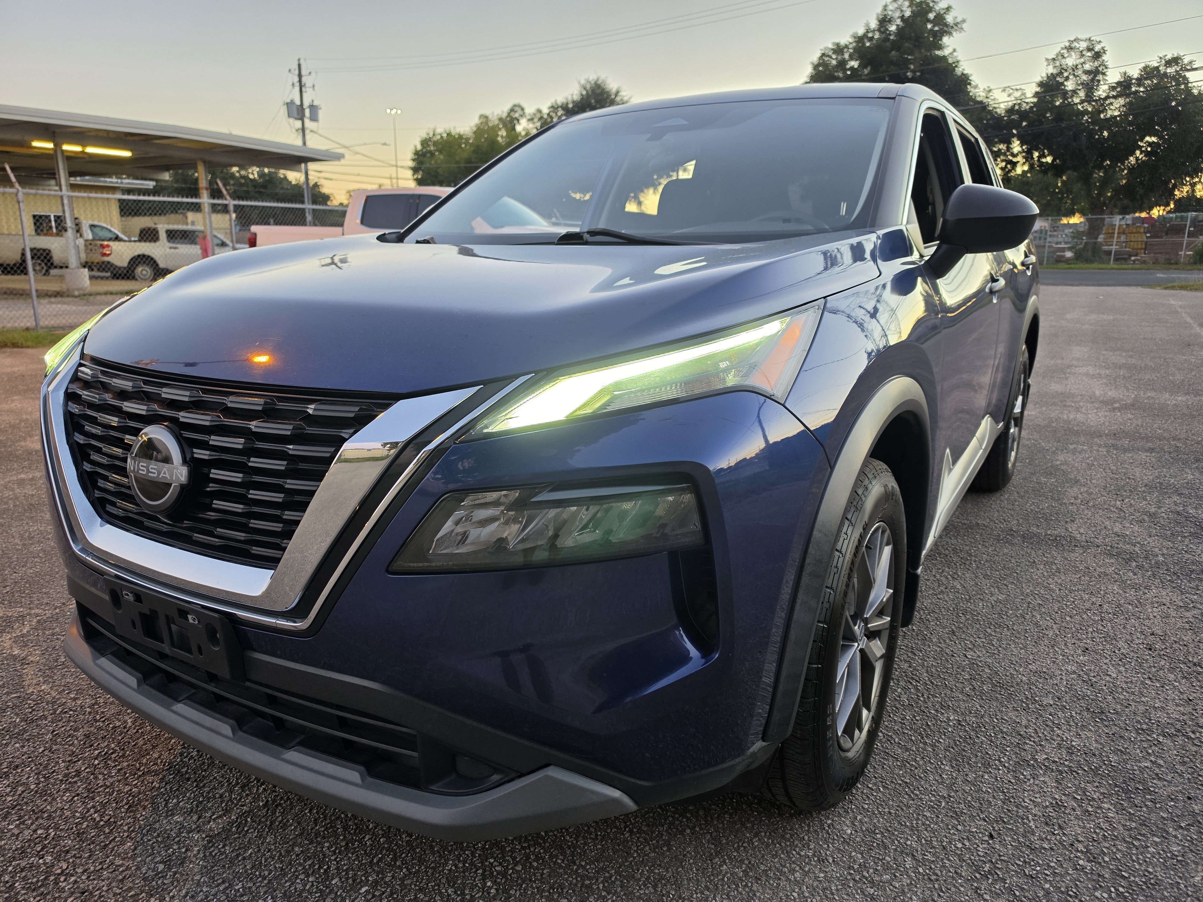 Used 2022 Nissan Rogue S FWD image 3