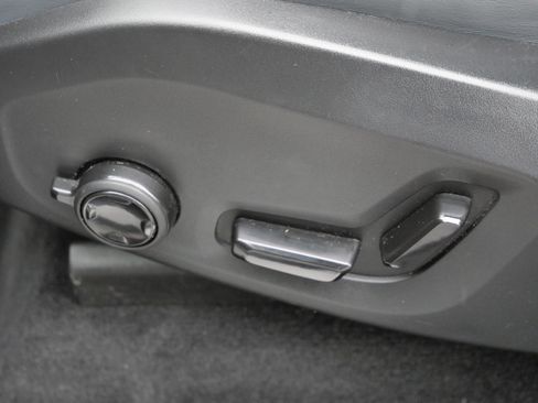 Used 2022 Volvo XC60 B6 R-Design w/ Advanced Package image 20