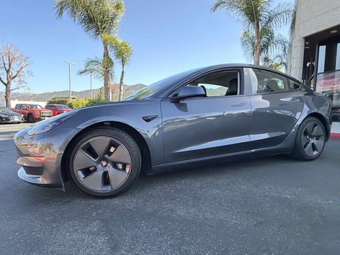Used 2021 Tesla Model 3 Standard Range Plus RWD image 12