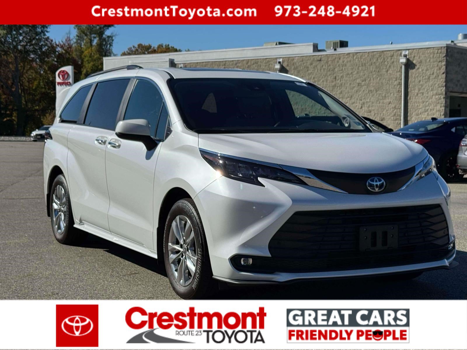 Used 2025 Toyota Sienna XLE w/ XLE Plus Package AWD/4WD image 2