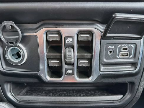 Used 2022 Jeep Gladiator Overland AWD/4WD image 42