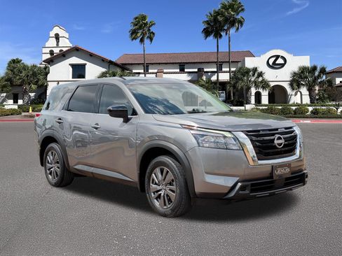 Used 2023 Nissan Pathfinder S FWD image 1