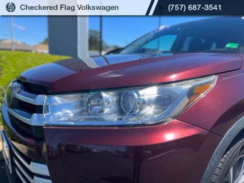 Used 2019 Toyota Highlander XLE AWD/4WD image 12