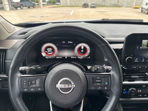 Used 2022 Nissan Pathfinder Platinum w/ Cargo Package FWD image 5