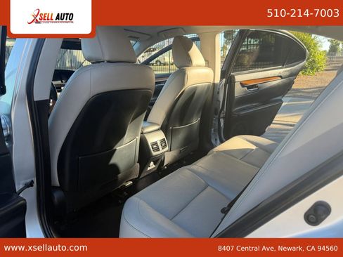 Used 2015 Lexus ES 300h w/ Navigation System Package FWD image 9