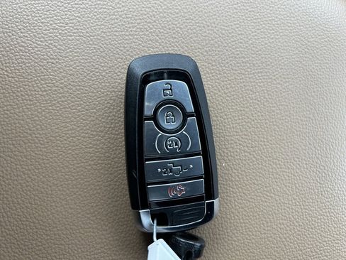 Used 2023 Ford F250 Lariat w/ Chrome Package image 44