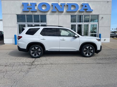 New 2026 Honda Pilot Touring image 4