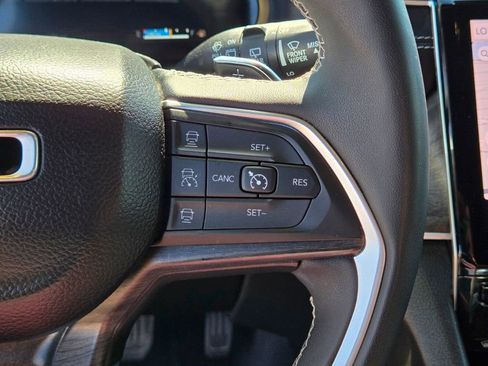 Used 2024 Jeep Grand Cherokee Limited AWD/4WD image 18