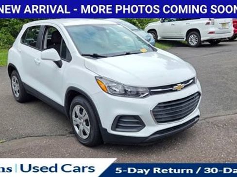 Used 2018 Chevrolet Trax LS FWD image 1
