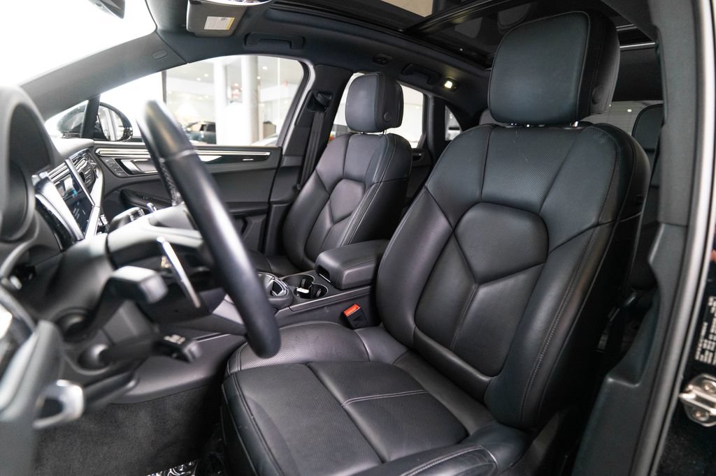 Certified 2024 Porsche Macan S AWD/4WD image 5