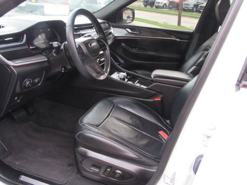 Used 2022 Jeep Grand Cherokee Overland AWD/4WD image 13
