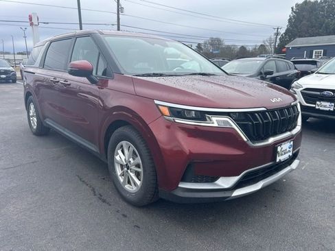 Used 2024 Kia Carnival LX image 3