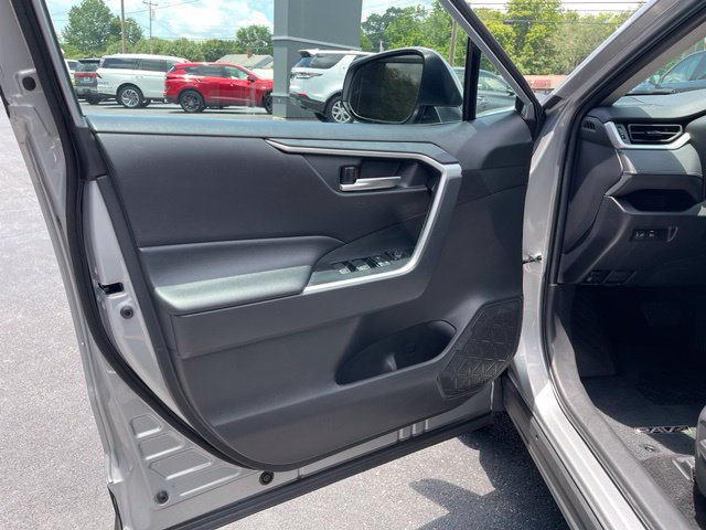 Used 2024 Toyota RAV4 XLE AWD/4WD image 5