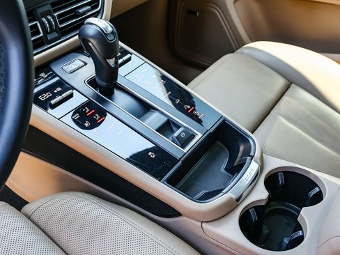 Used 2022 Porsche Macan w/ Premium Package Plus AWD/4WD image 21