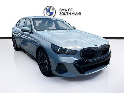 New 2027 BMW 530i RWD image 1