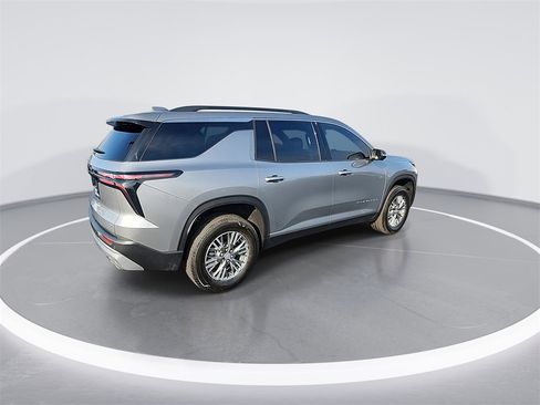 Used 2024 Chevrolet Traverse LT image 8