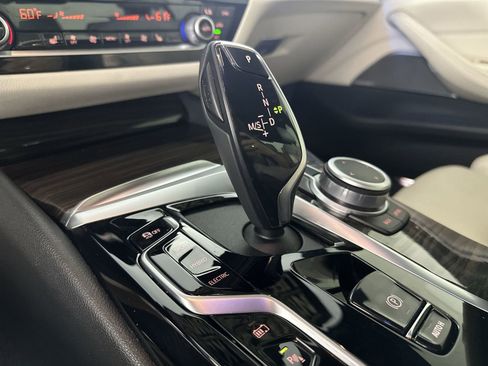 Used 2022 BMW 530e w/ Premium Package RWD image 20