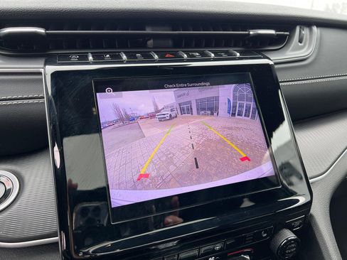 Used 2025 Jeep Grand Cherokee Altitude image 17