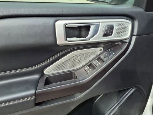 Used 2020 Ford Explorer Platinum w/ Premium Technology Package image 11