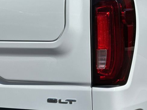 Certified 2025 GMC Sierra 1500 SLT AWD/4WD image 27