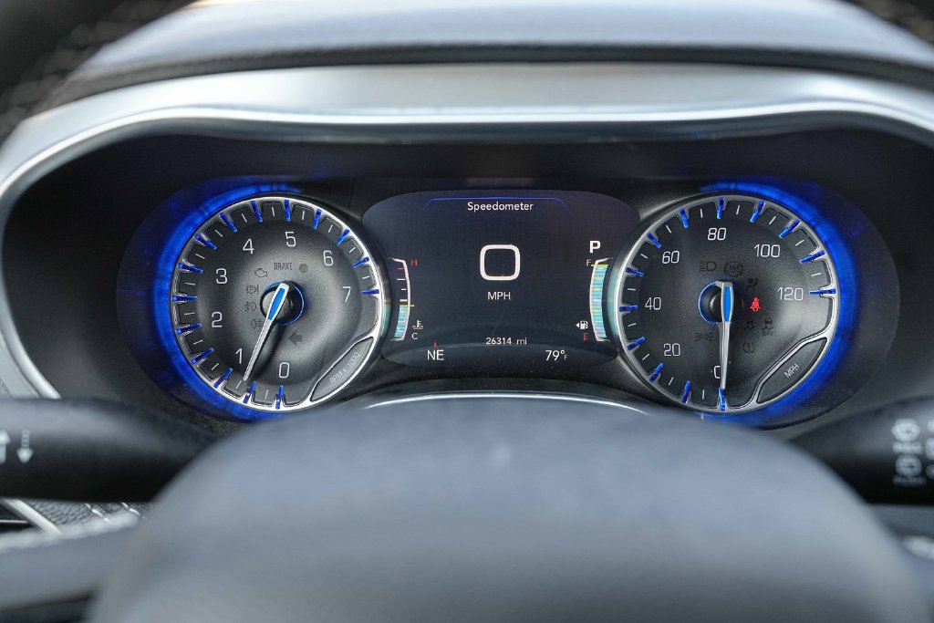 Used 2025 Chrysler Pacifica Limited FWD image 36