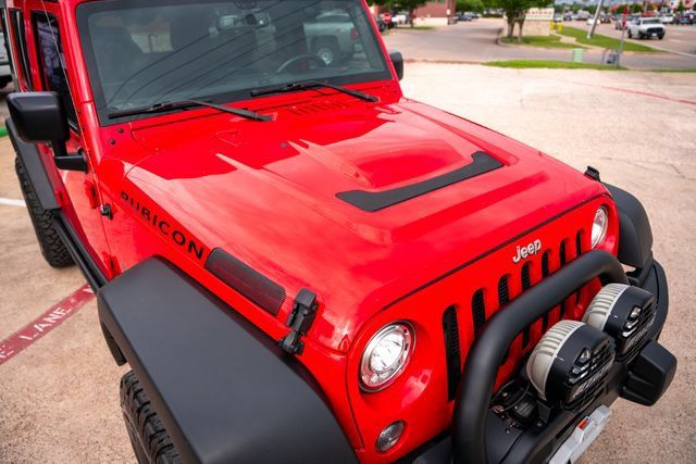 Used 2017 Jeep Wrangler Unlimited Rubicon w/ Connectivity Group AWD/4WD image 9