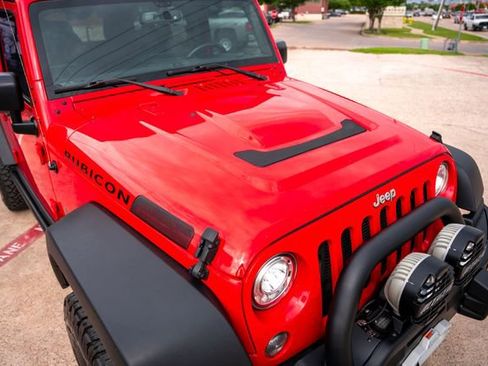 Used 2017 Jeep Wrangler Unlimited Rubicon w/ Connectivity Group AWD/4WD image 9