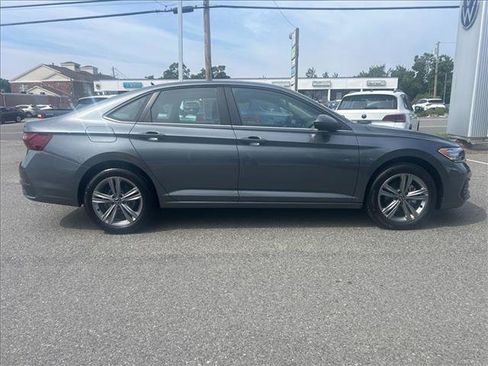 Certified 2023 Volkswagen Jetta SE FWD image 4