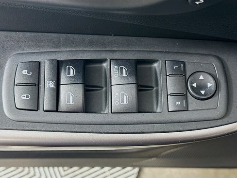 Used 2019 Jeep Cherokee Limited image 15