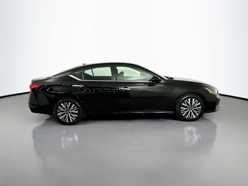Used 2023 Nissan Altima 2.5 SV FWD image 9