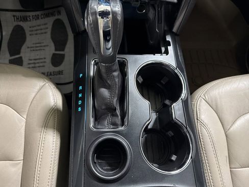 Used 2018 Ford Explorer XLT w/ Equipment Group 202A FWD image 26