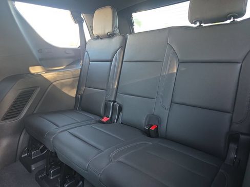 Used 2024 Chevrolet Tahoe Z71 w/ Z71 Off-Road Package AWD/4WD image 20