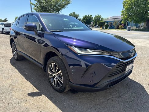 Used 2024 Toyota Venza LE AWD/4WD image 7