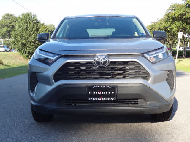 Used 2025 Toyota RAV4 LE AWD/4WD image 5